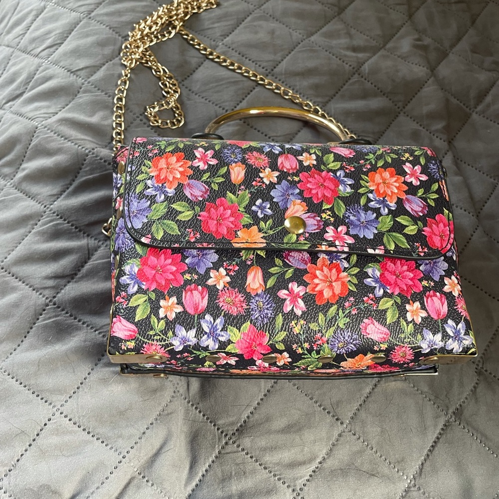 Fun day little purse. Used once. Shoulder bag with gold chain.